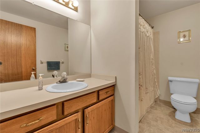 275 Wimbledon Court, West Seneca, NY 14224