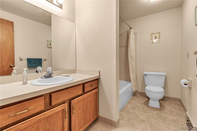 275 Wimbledon Court, West Seneca, NY 14224