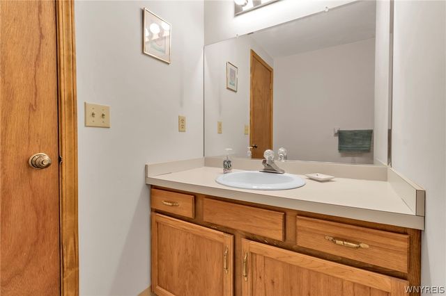 275 Wimbledon Court, West Seneca, NY 14224