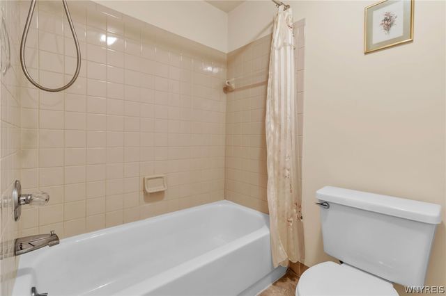 275 Wimbledon Court, West Seneca, NY 14224