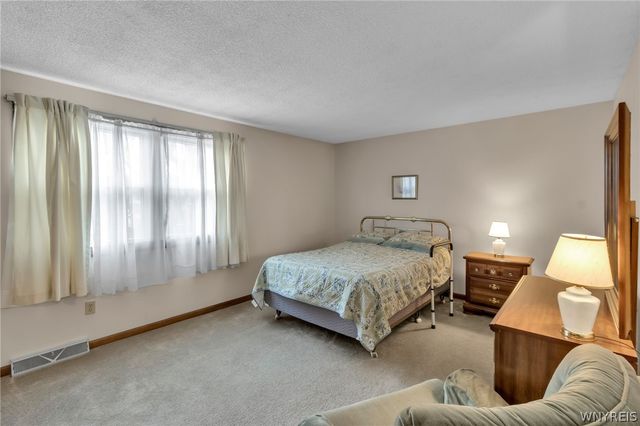 275 Wimbledon Court, West Seneca, NY 14224