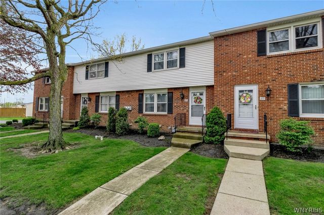 275 Wimbledon Court, West Seneca, NY 14224
