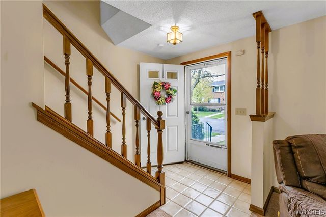 275 Wimbledon Court, West Seneca, NY 14224