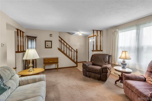 275 Wimbledon Court, West Seneca, NY 14224