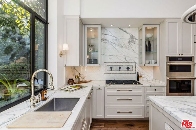 2023 Kendra Court, Los Angeles, CA 90068