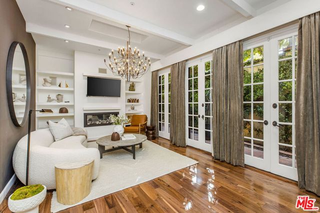 2023 Kendra Court, Los Angeles, CA 90068