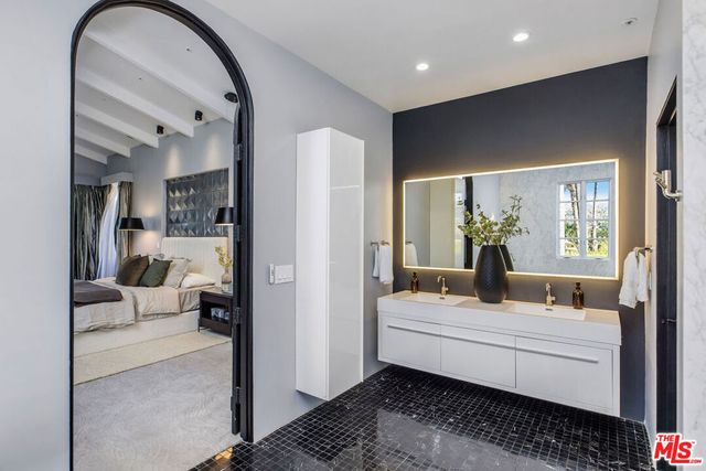 2023 Kendra Court, Los Angeles, CA 90068