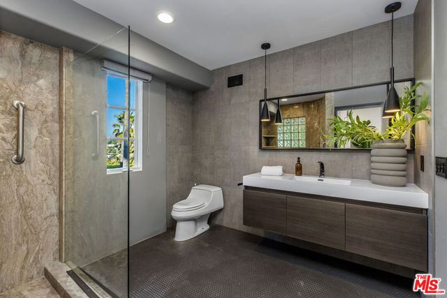 2023 Kendra Court, Los Angeles, CA 90068