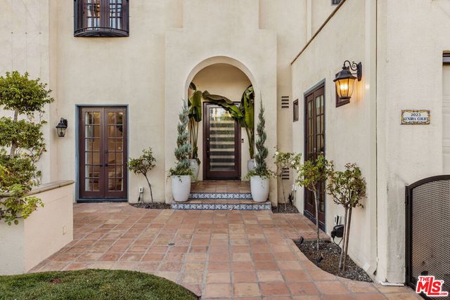 2023 Kendra Court, Los Angeles, CA 90068