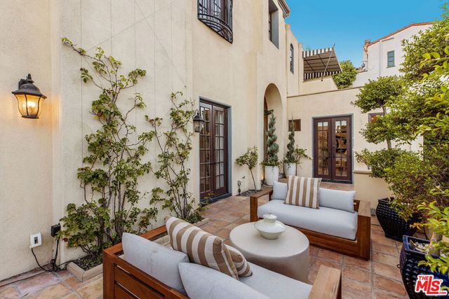 2023 Kendra Court, Los Angeles, CA 90068