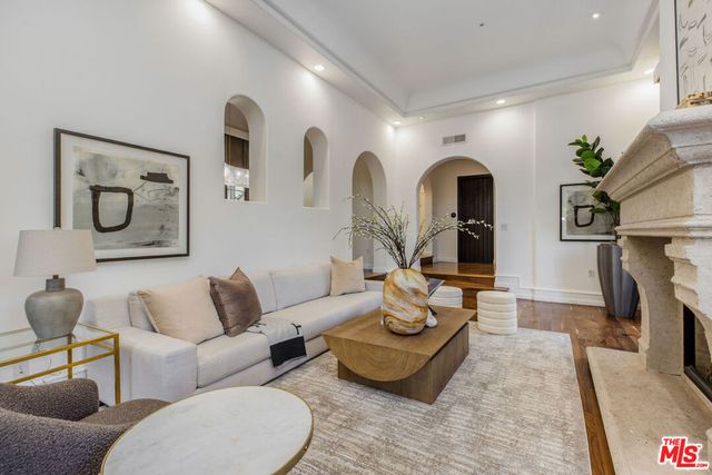 2023 Kendra Court, Los Angeles, CA 90068