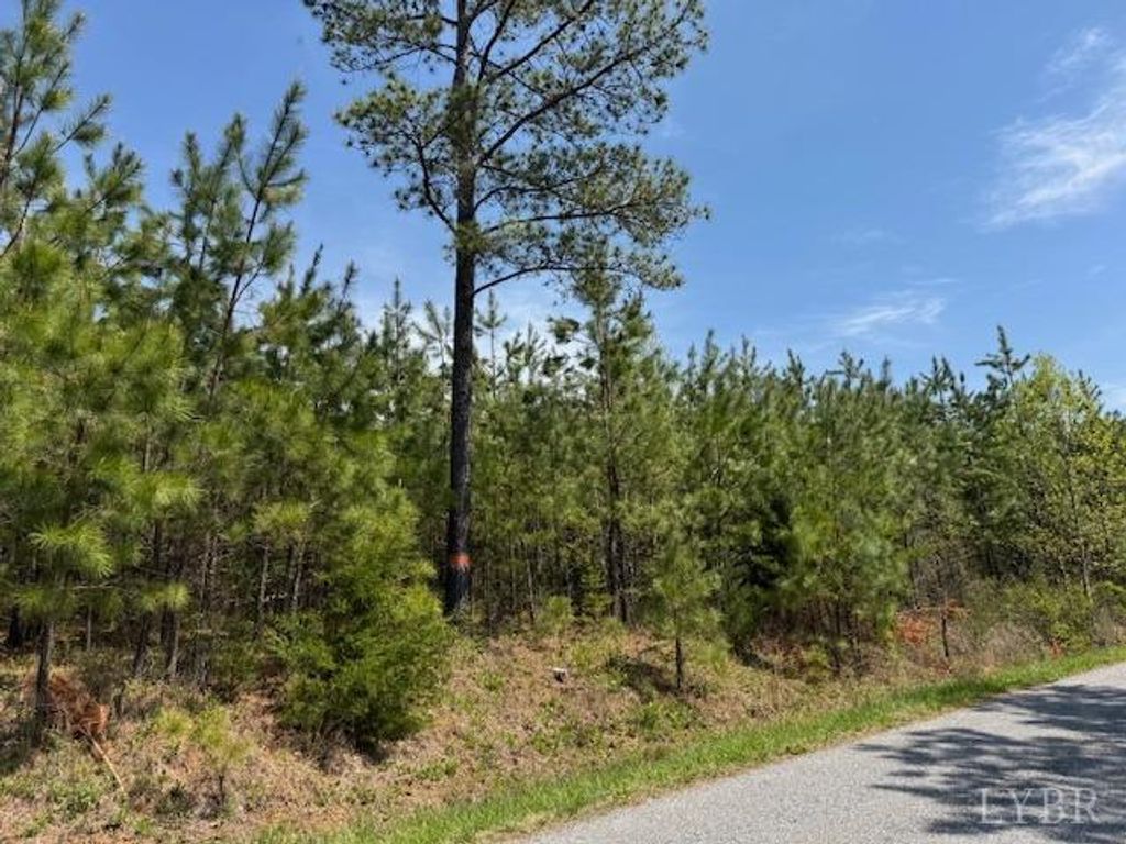 3 Stage Rd, Concord, VA 24538
