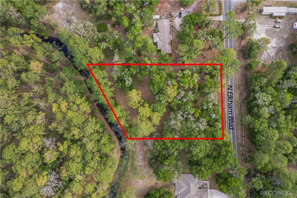 12205 N Elkcam Boulevard, Dunnellon, FL 34433