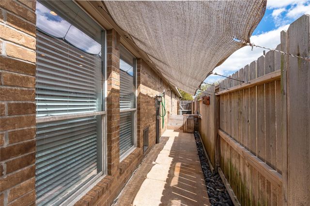 2217 Daroca Drive, League City, TX 77573