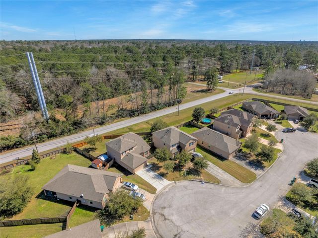 305 Crooked Pine Court, Conroe, TX 77304
