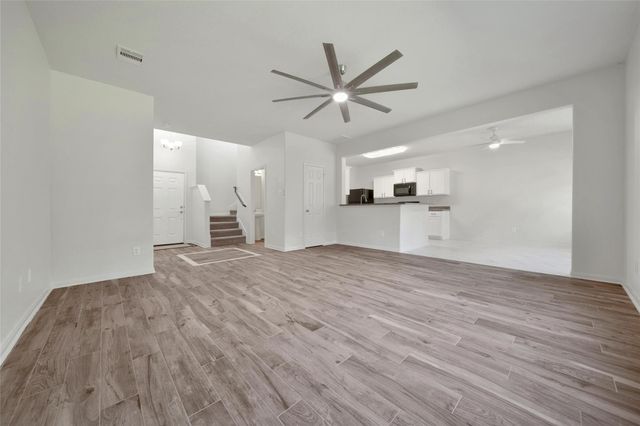 305 Crooked Pine Court, Conroe, TX 77304