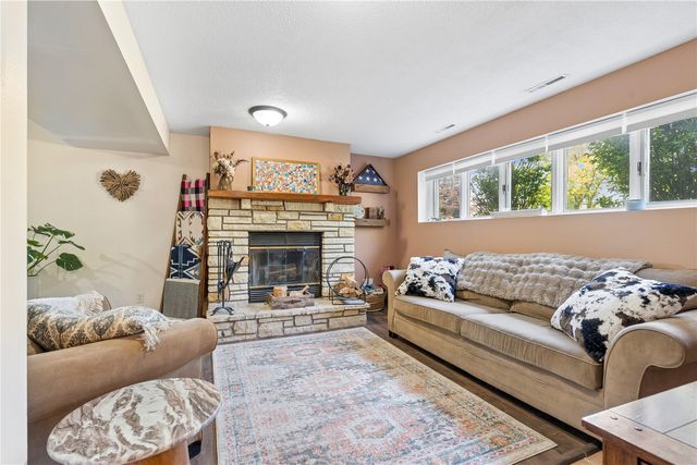 1565 McGowan Boulevard, Marion, IA 52302