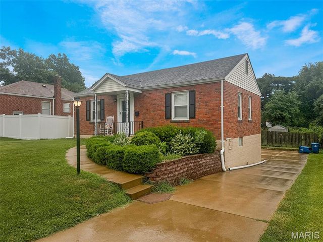 2806 Mohattan Lane, St Louis, MO 63125