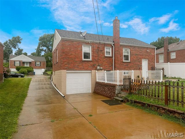 2806 Mohattan Lane, St Louis, MO 63125