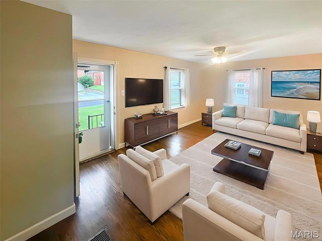 2806 Mohattan Lane, St Louis, MO 63125