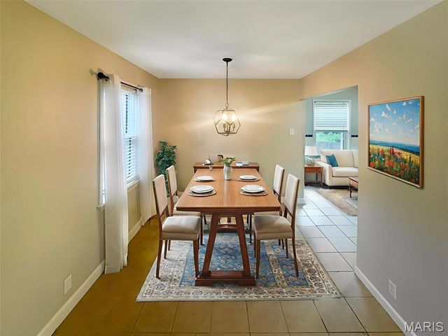 2806 Mohattan Lane, St Louis, MO 63125