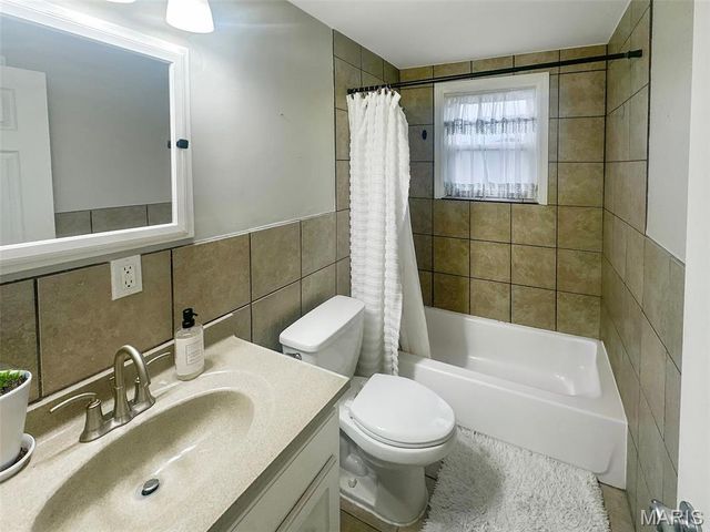 2806 Mohattan Lane, St Louis, MO 63125