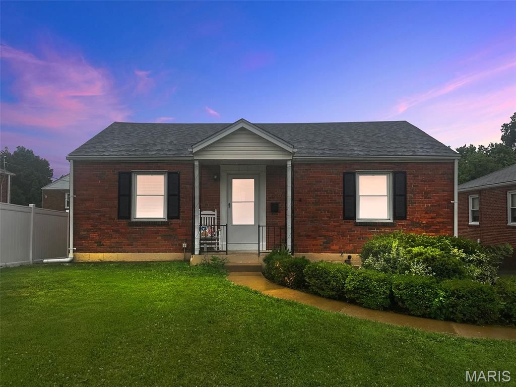 2806 Mohattan Lane, St Louis, MO 63125
