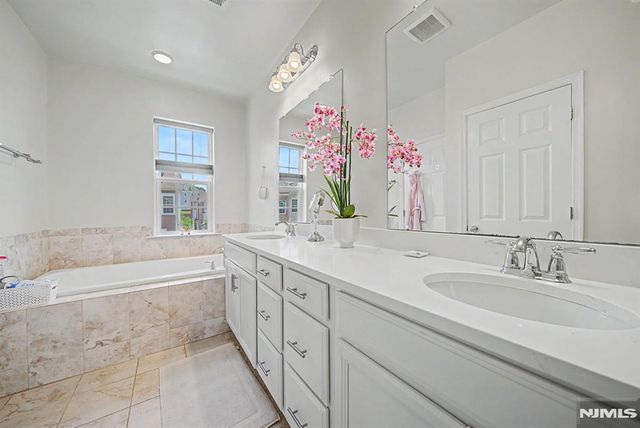 161 Wesmont Drive 4113, Wood Ridge, NJ 07075