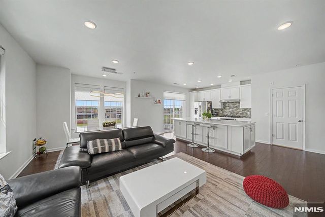 161 Wesmont Drive 4113, Wood Ridge, NJ 07075