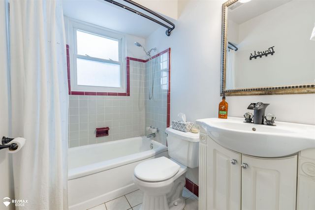 330 S Roslyn Road, Waterford, MI 48328