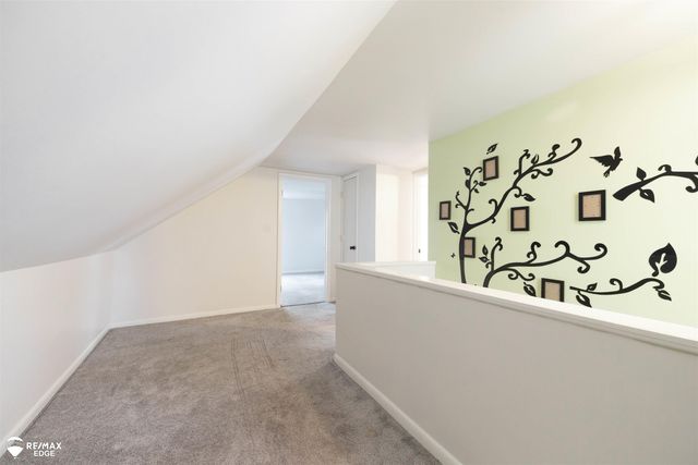 330 S Roslyn Road, Waterford, MI 48328