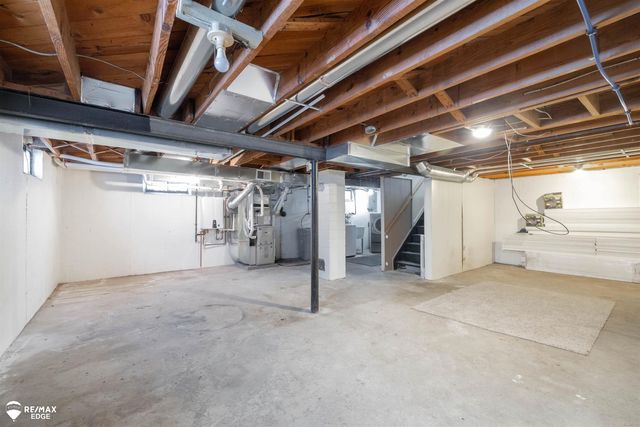 330 S Roslyn Road, Waterford, MI 48328