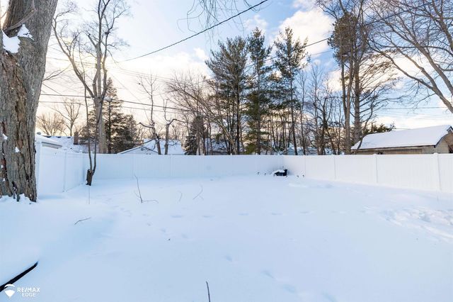 330 S Roslyn Road, Waterford, MI 48328