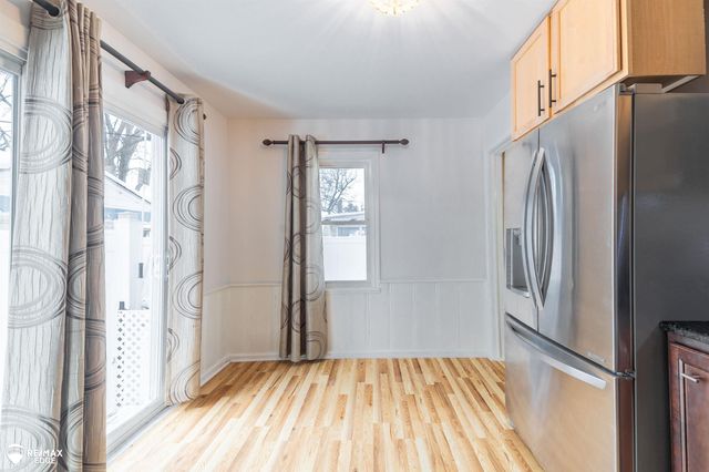 330 S Roslyn Road, Waterford, MI 48328