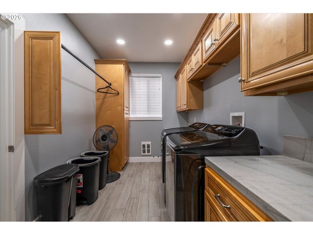 87829 TWO MILE Ln, Bandon, OR 97411