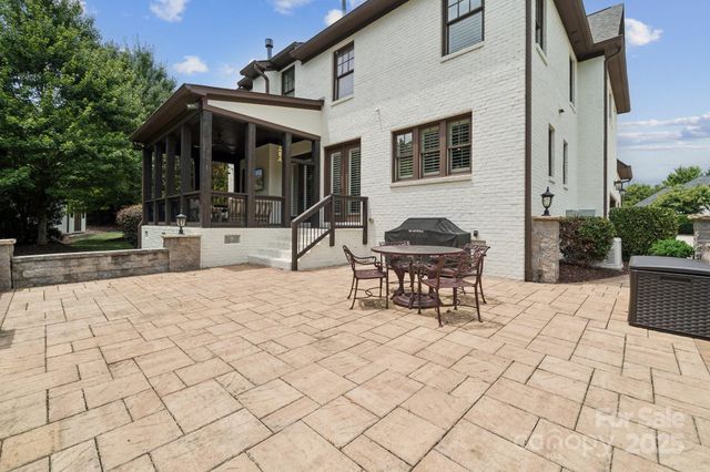 2145 Foxcroft Woods Lane, Charlotte, NC 28211