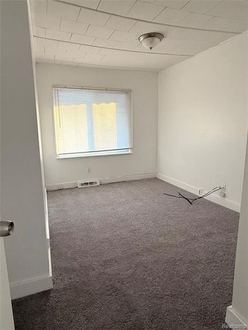 7027 Chalmers Avenue, Warren, MI 48091