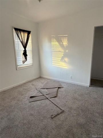 7027 Chalmers Avenue, Warren, MI 48091