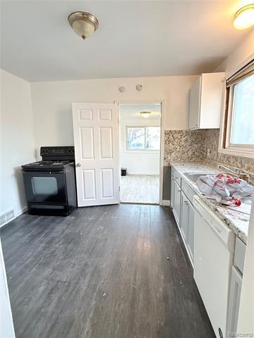 7027 Chalmers Avenue, Warren, MI 48091