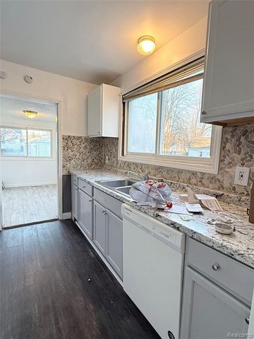 7027 Chalmers Avenue, Warren, MI 48091