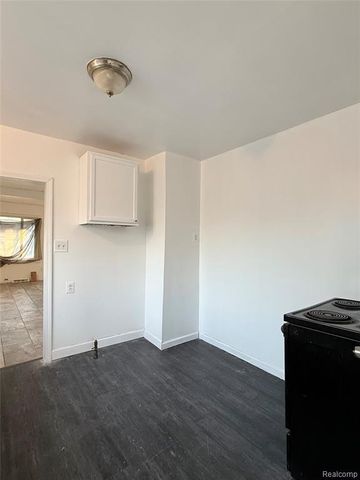 7027 Chalmers Avenue, Warren, MI 48091