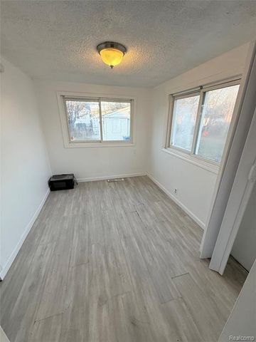 7027 Chalmers Avenue, Warren, MI 48091