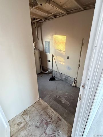 7027 Chalmers Avenue, Warren, MI 48091