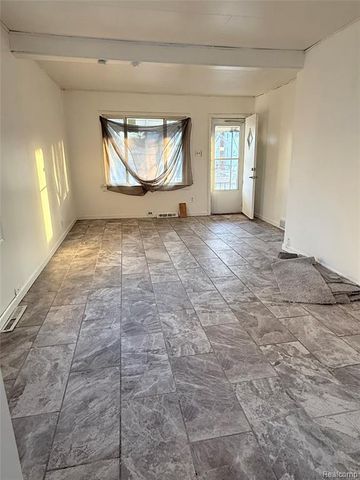 7027 Chalmers Avenue, Warren, MI 48091