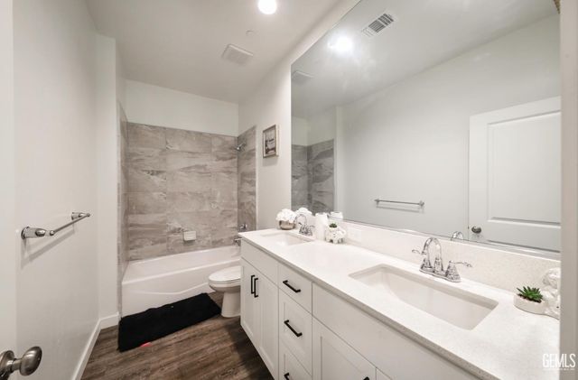 16002 Canterbury Court, Bakersfield, CA 93314