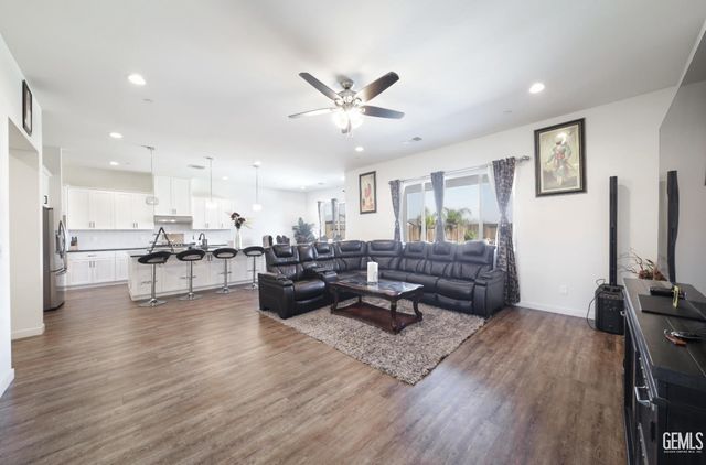 16002 Canterbury Court, Bakersfield, CA 93314