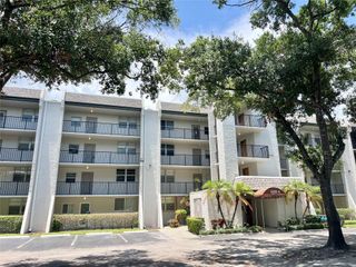 9235 Lagoon Pl 204, Davie, FL 33324