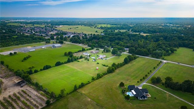 4301 N 2nd Street, Rogers, AR 72756