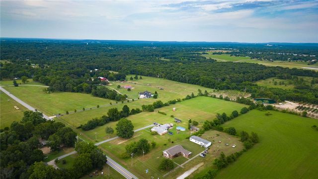 4301 N 2nd Street, Rogers, AR 72756
