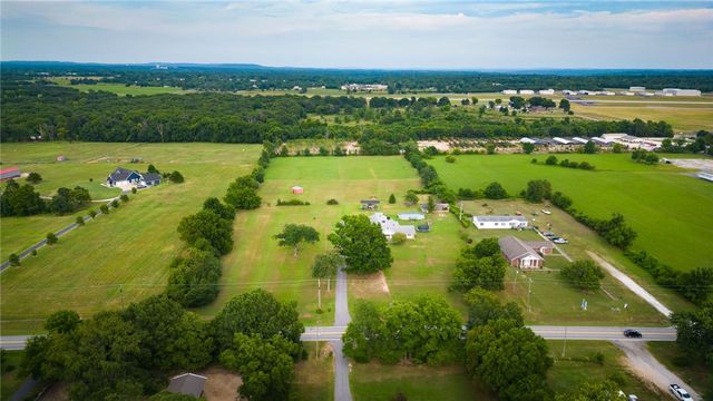 4301 N 2nd Street, Rogers, AR 72756